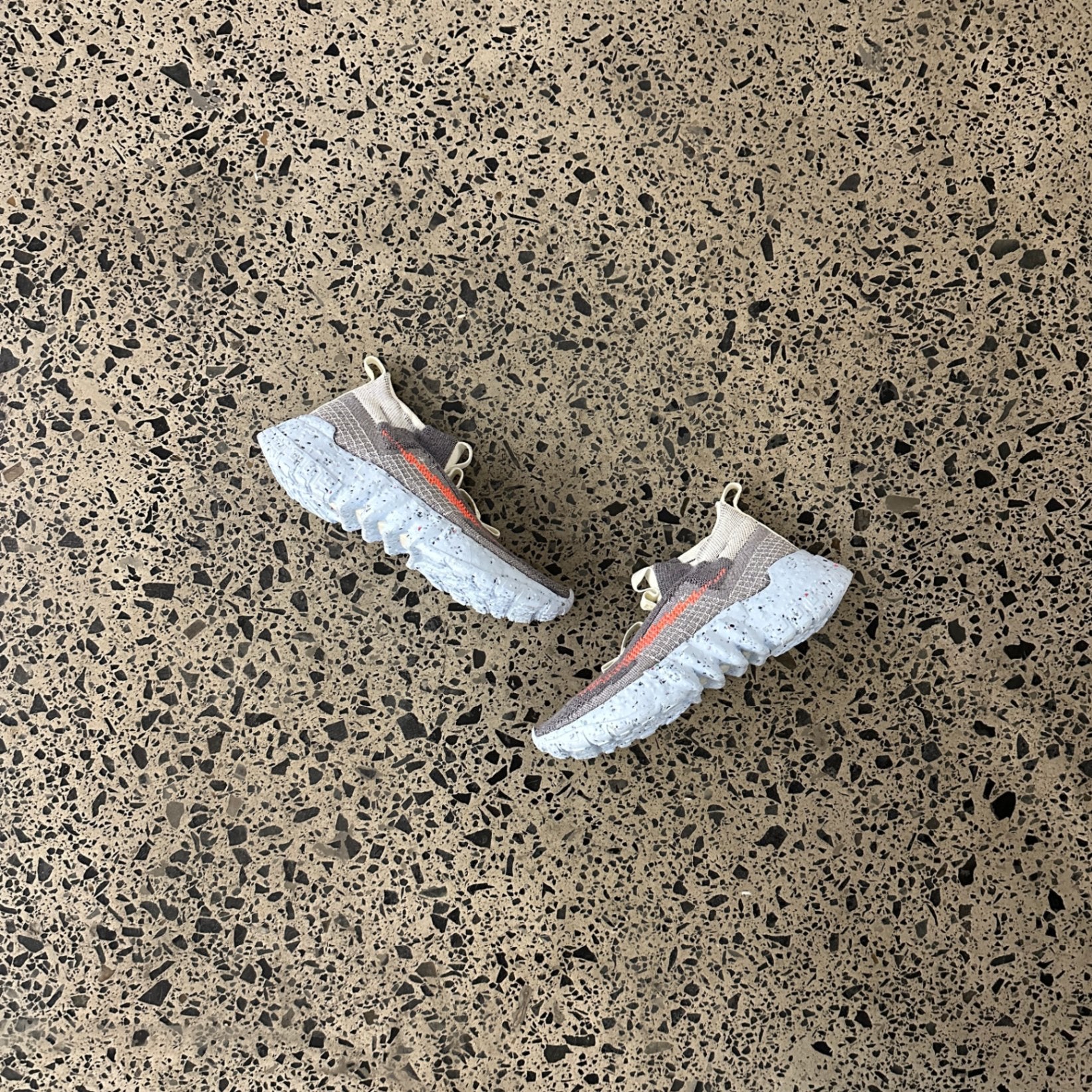 Nike Space Hippie 02 Vast Grey Hyper Crimson