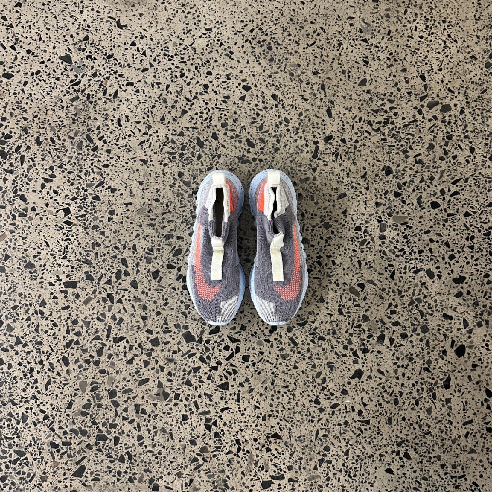 Nike Space Hippie 02 Vast Grey Hyper Crimson