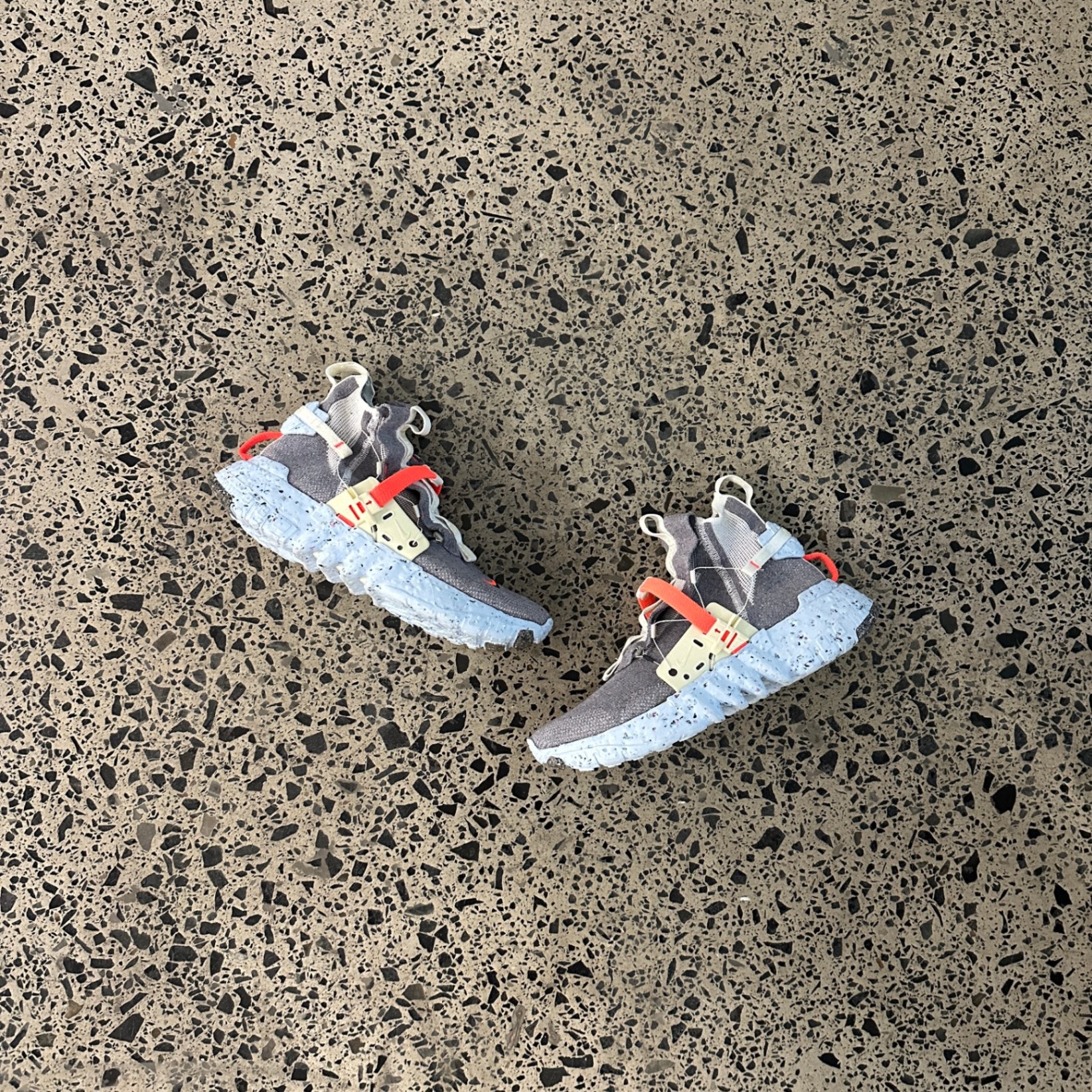 Nike Space Hippie 03 Vast Grey Hyper Crimson