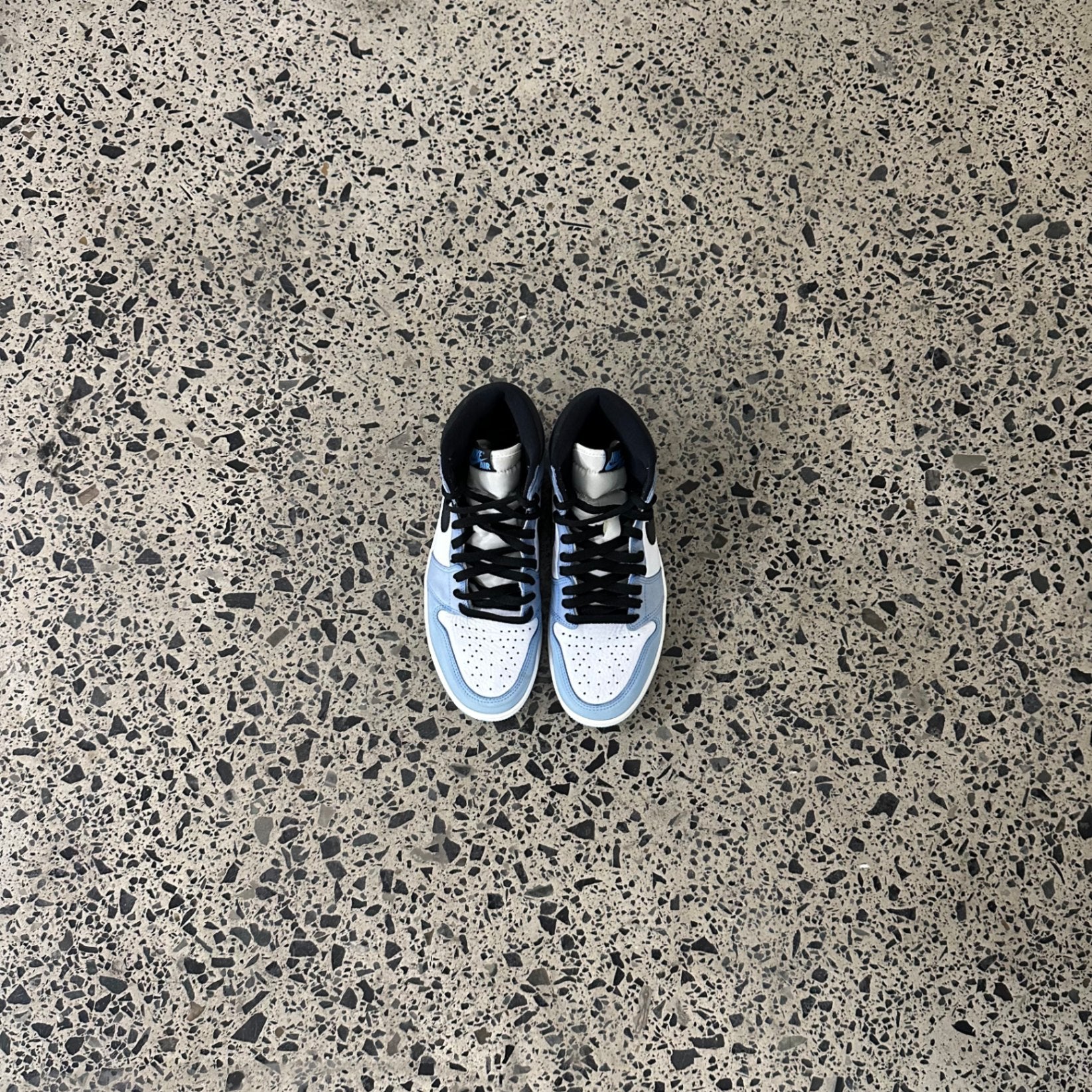 Jordan 1 Retro High White University Blue Black