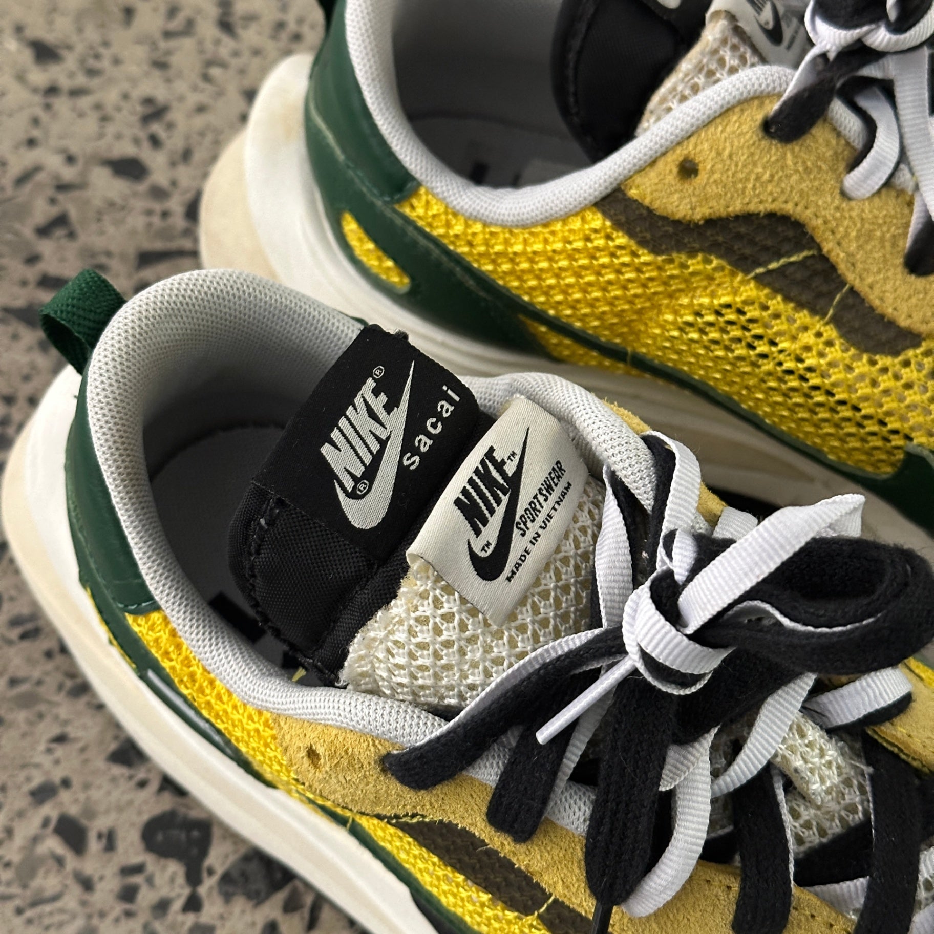 Nike Vaporwaffle sacai Tour Yellow Stadium Green
