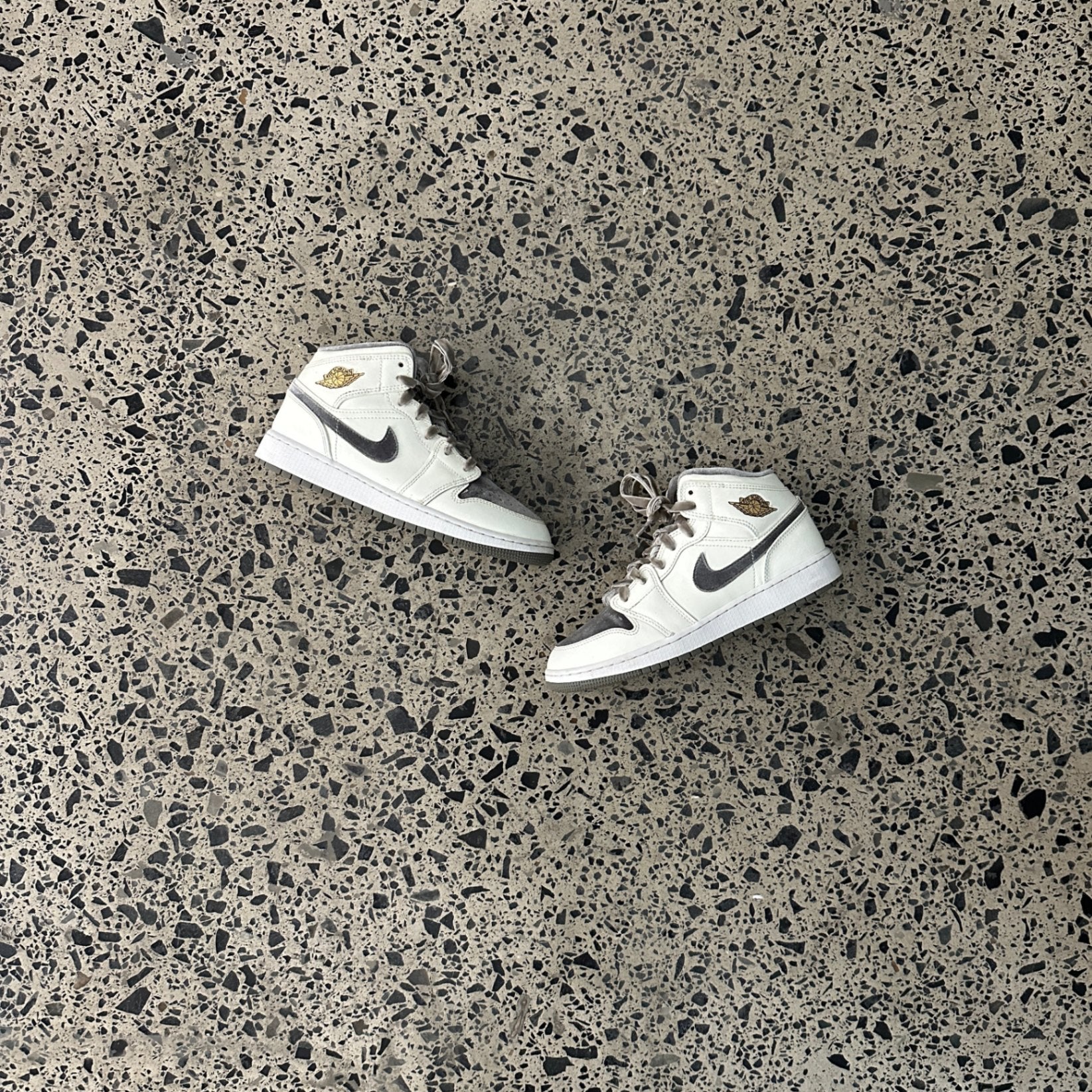 Jordan 1 Mid SE Sail Metallic Gold Flat Pewter (GS)
