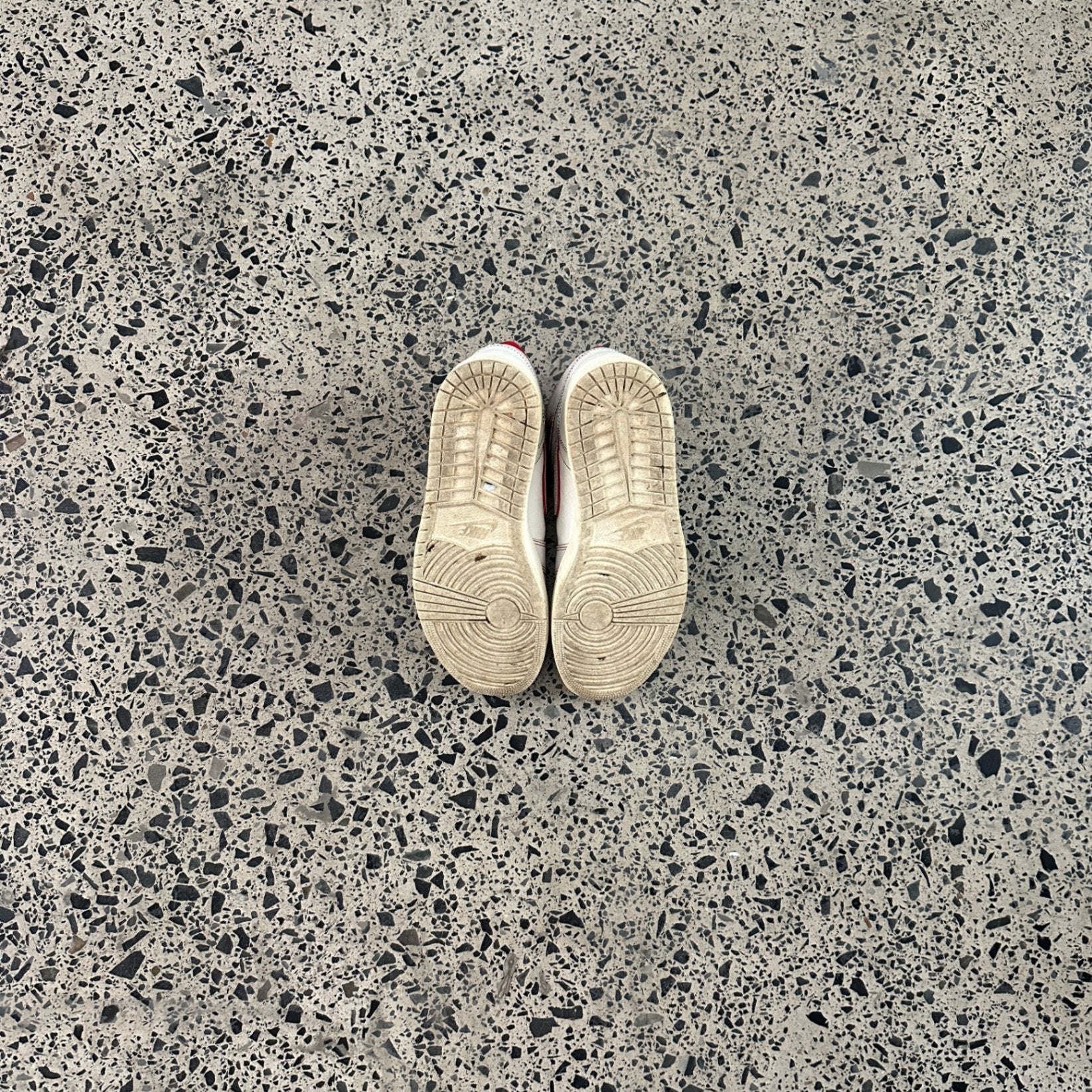 Jordan 1 Retro High Phantom Gym Red