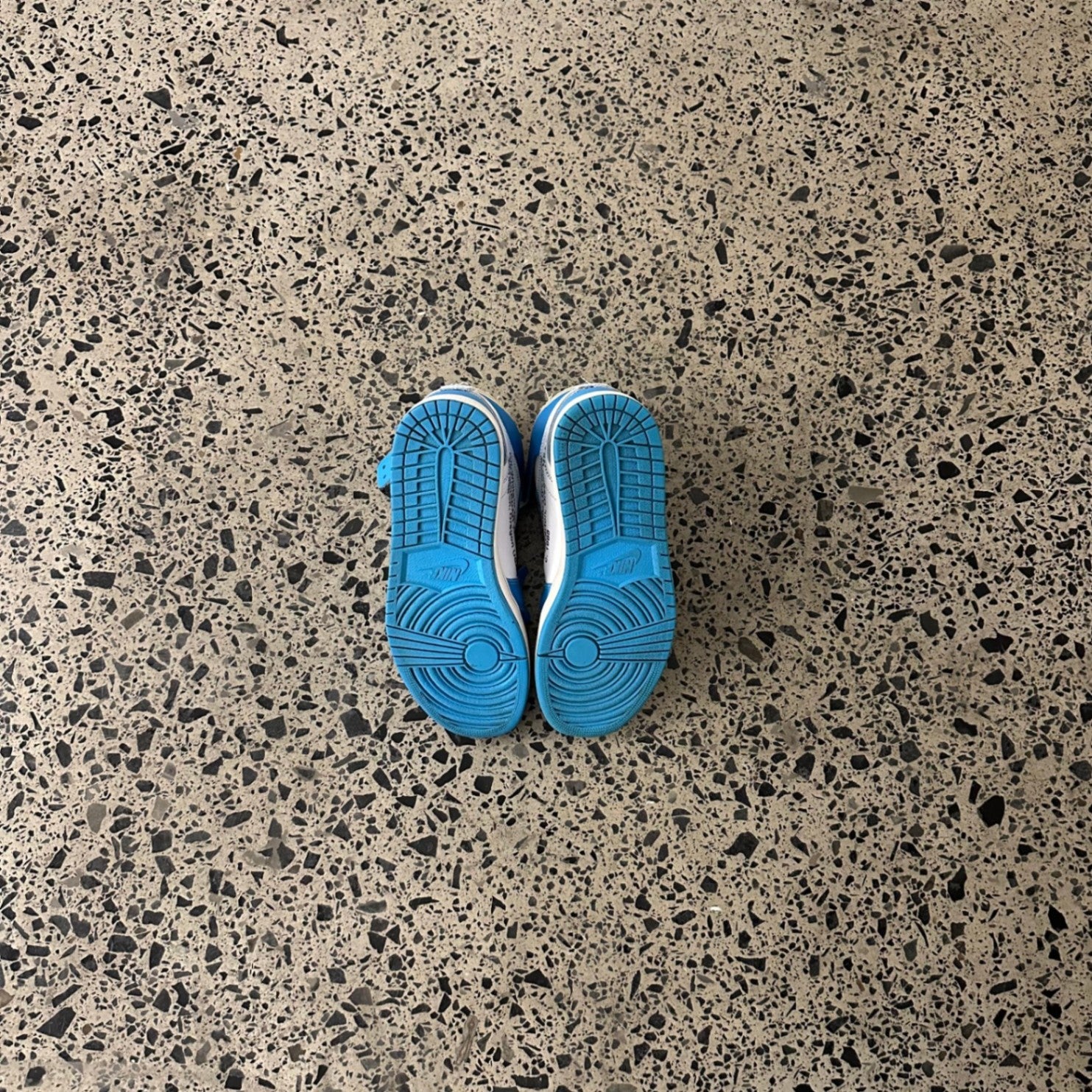 Jordan 1 Retro High Off-White University Blue