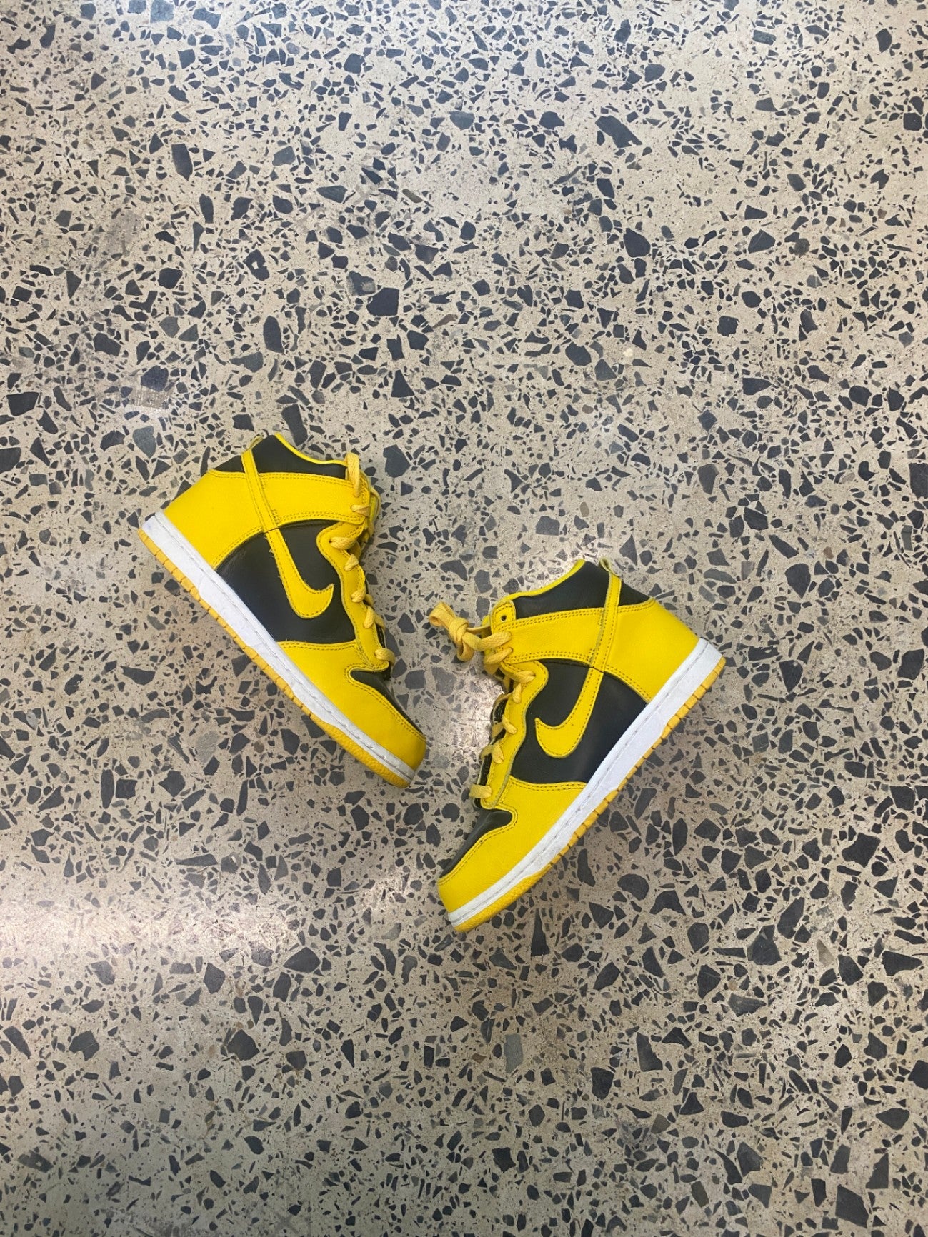 Nike Sneakers UK 2.5 Yellow and Black